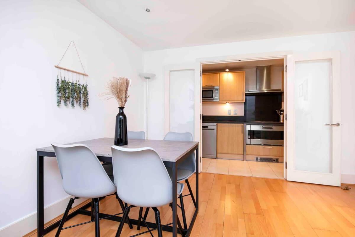 Terraced Riverview Apartment *